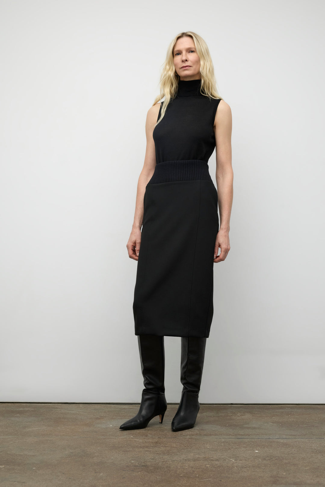 Mid-Length skirt with rib waist band
