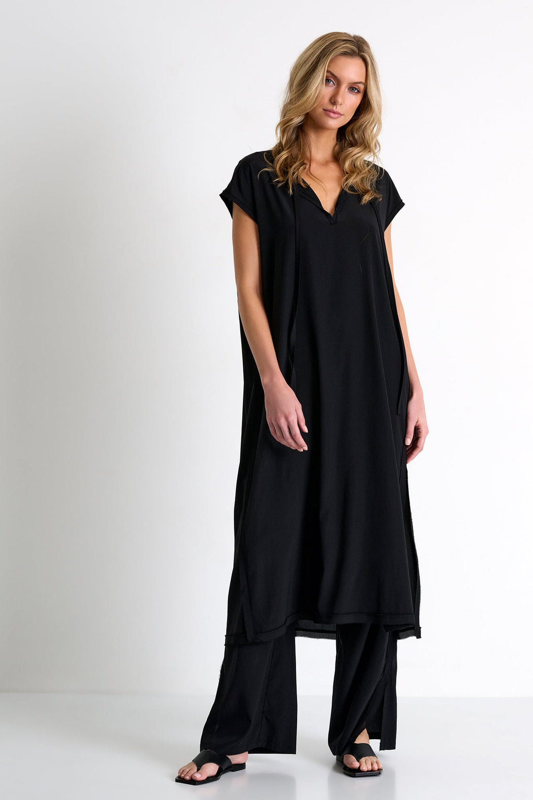 Silk Dress With Boat Neckline 02 / 800 Black