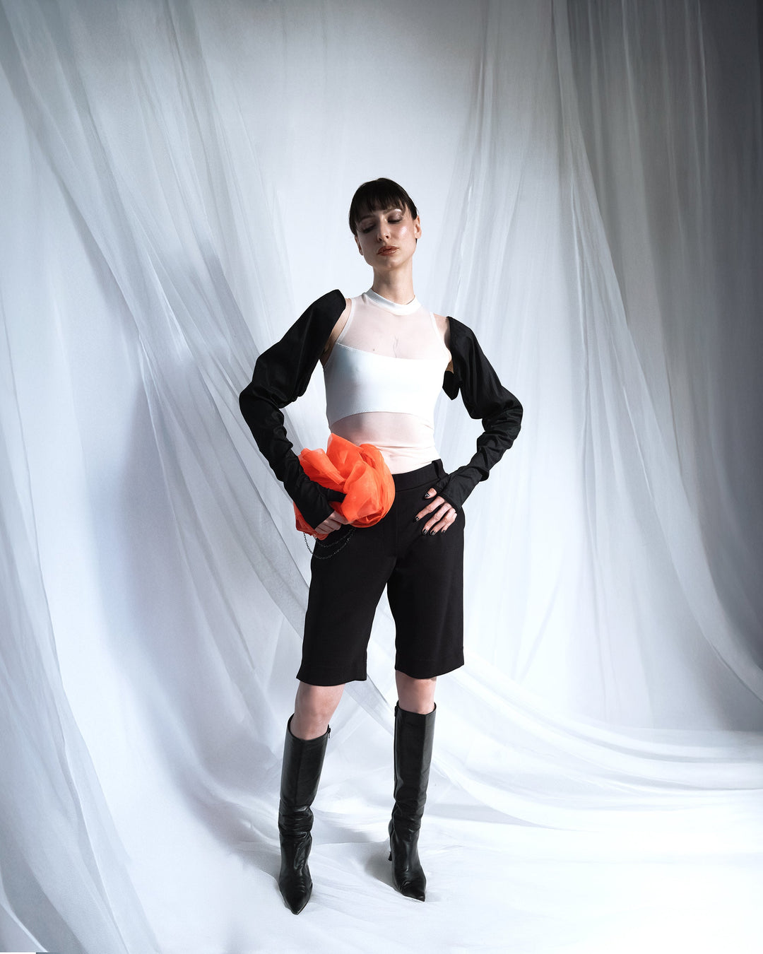 Maison Marie Saint Pierre | Gloves | WELLINGTON | Black | Top | KAITO | White | Bag | FROZEN | Hibiscus | Shorts | DELPH | Black