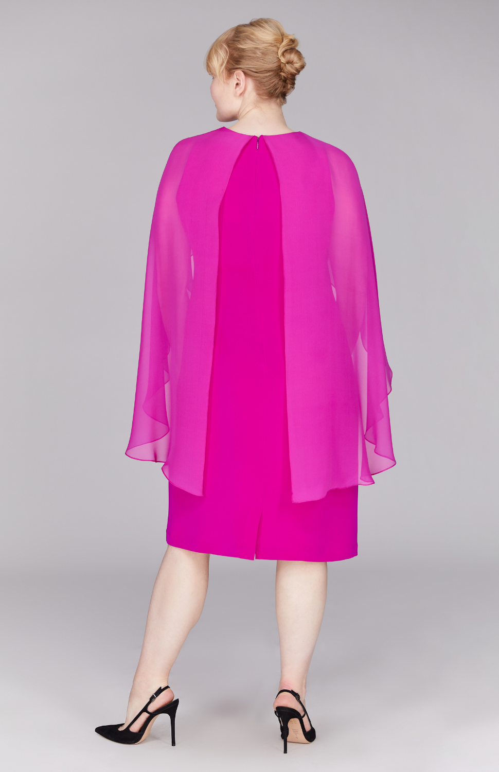 Molly is wearing Fuchsia in size L