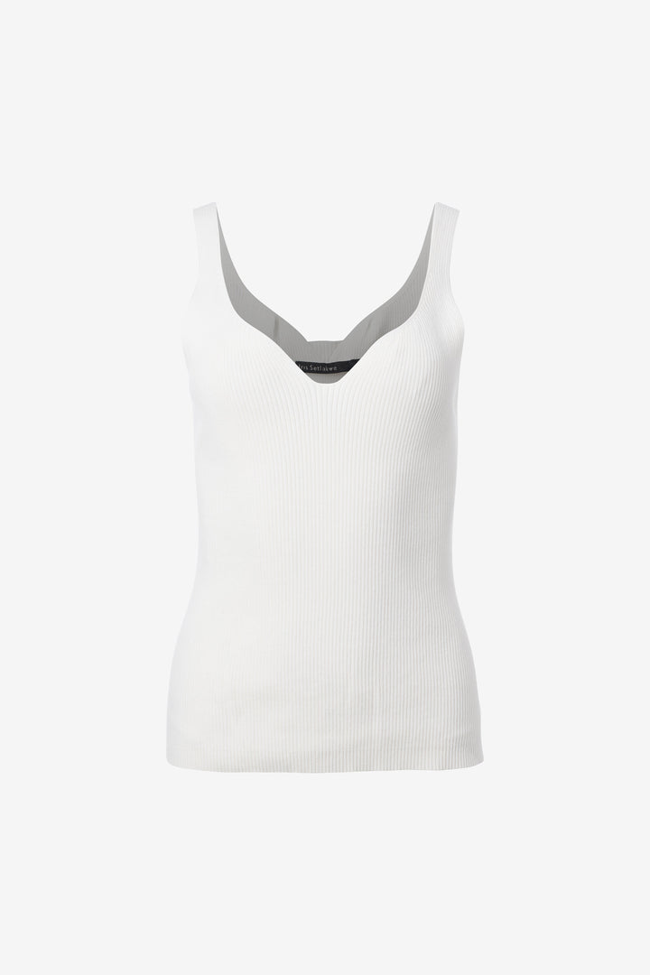 Heart shape neck line sleeveless top
