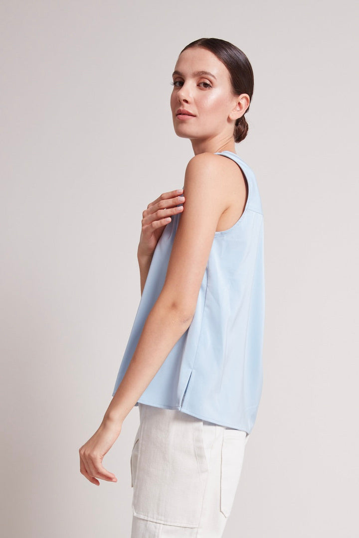 True sleeveless v-neck blouse
