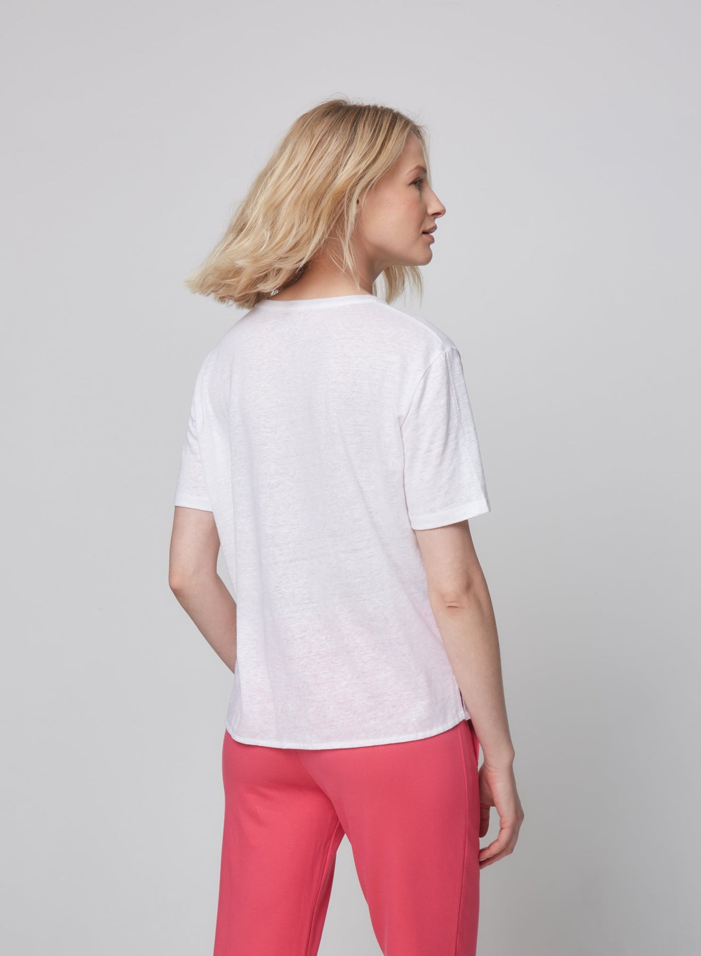 Stretch Linen Relaxed Fit Elbow Sleeve Crewneck T-Shirt - CREW ELBOW SLV - Majestic Filatures North America